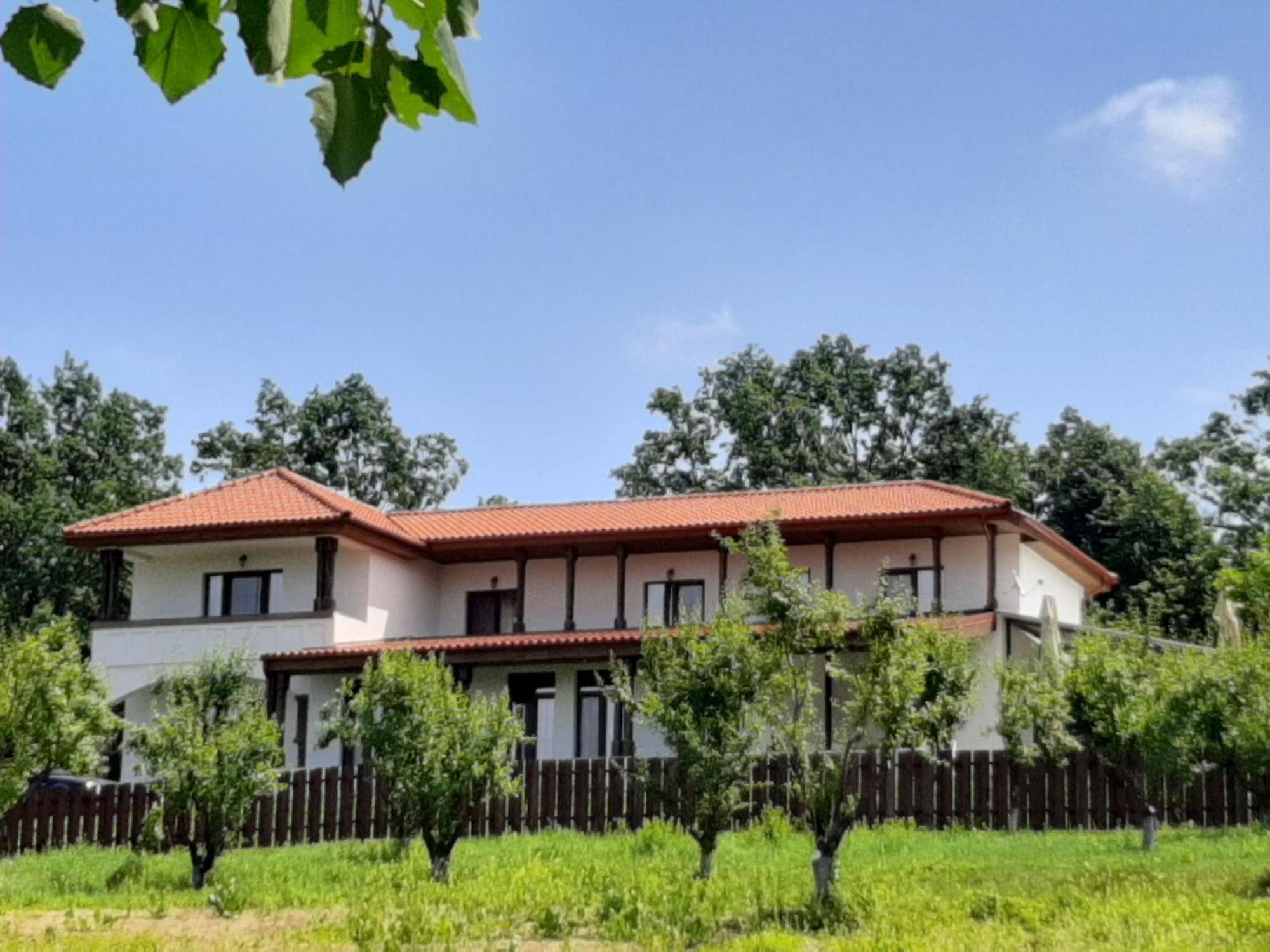 Pensiunea Emelys, Iasi Barnova Εξωτερικό φωτογραφία