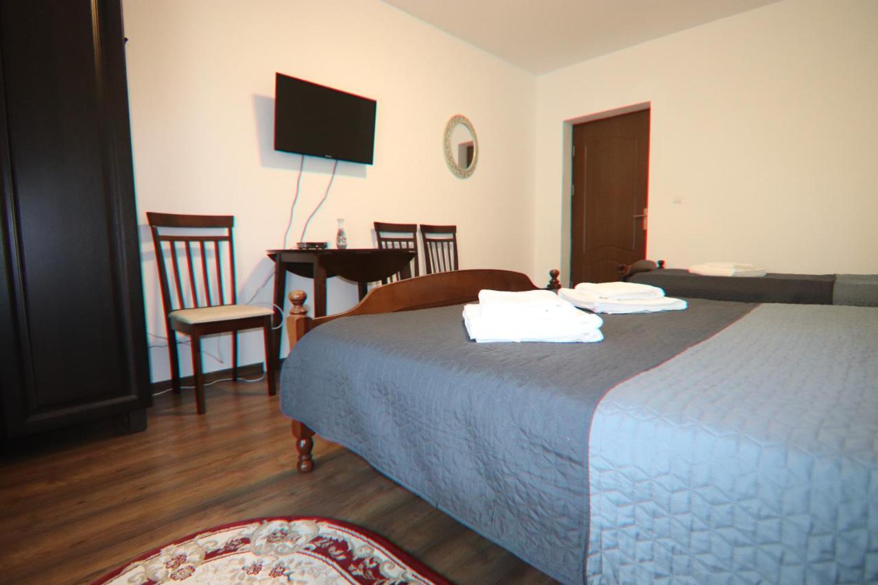 Pensiunea Emelys, Iasi Barnova Εξωτερικό φωτογραφία