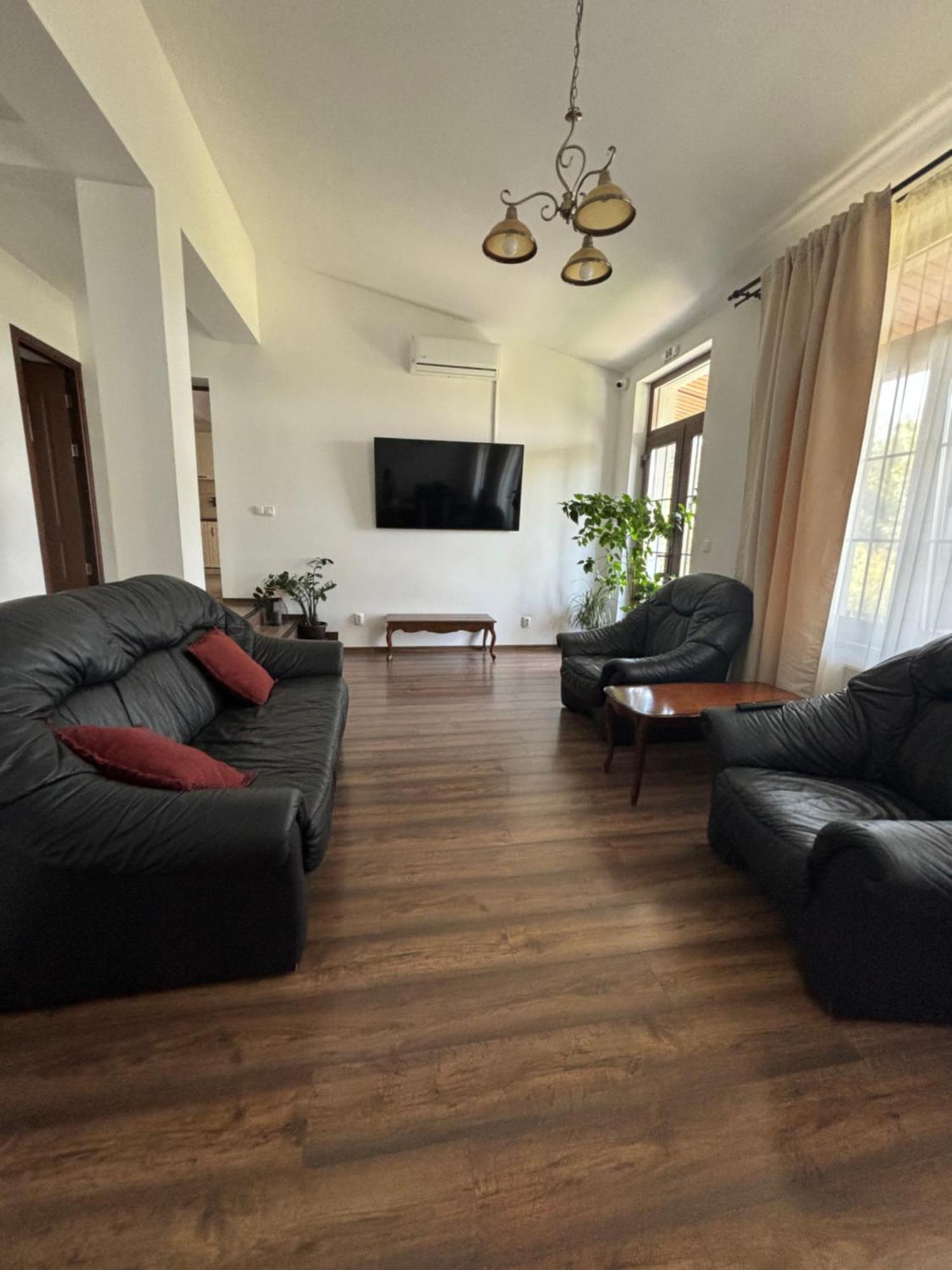 Pensiunea Emelys, Iasi Barnova Εξωτερικό φωτογραφία